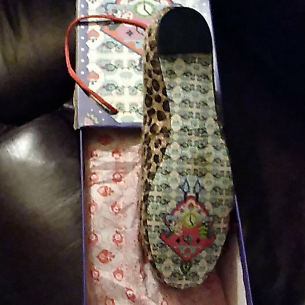 Shoes - Picture 2 of 4